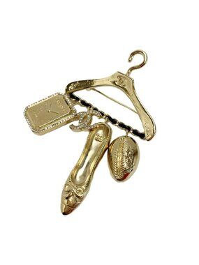 Chanel CC Logo Motif Gold Black Brooch